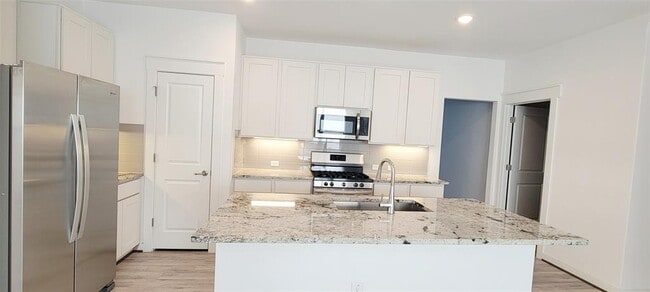 7606 Pewter Luster Bnd