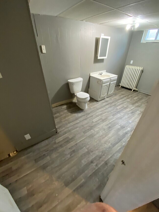Photo - 604 Jerome St Apartments Unit 4