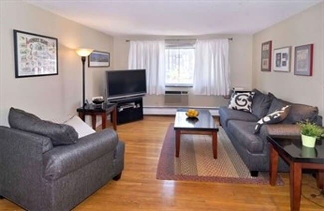 Building Photo - 2BR 1Bth unit. Heat/Hot Water included. Great location! Parking included! Swimming pool!