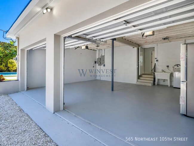 Photo - 565 NE 105th St