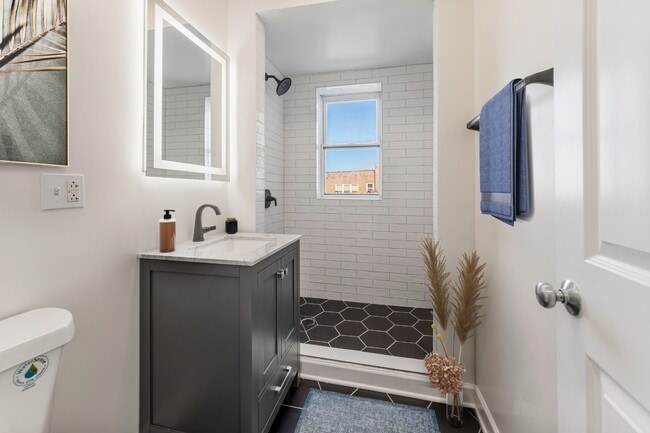 Photo - Renovated 2 bedroom Apartments available 4/15 - Logan Square / Hermosa / Humboldt Park Unit 1F