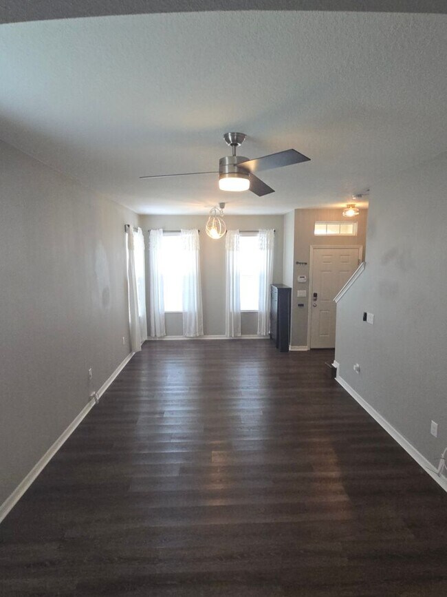 Photo - Beautiful 2/2.5 ***All included*** Interne...