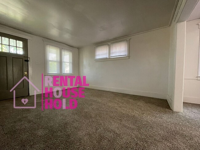Building Photo - Summer Special~ 3 BEDROOM 1 BATH FREE PRE-... Rental