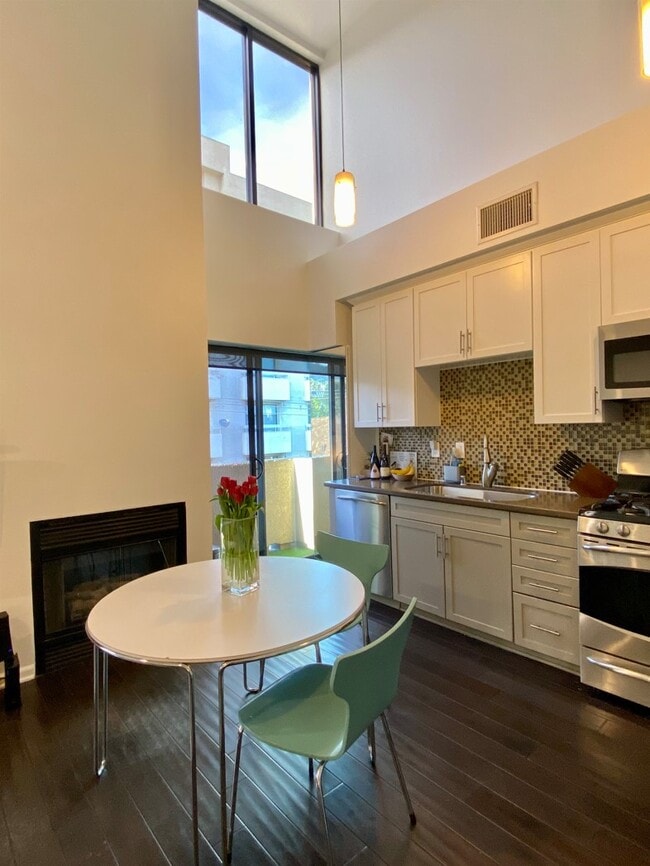 Photo - 7320 Hawthorn Ave Unit 300