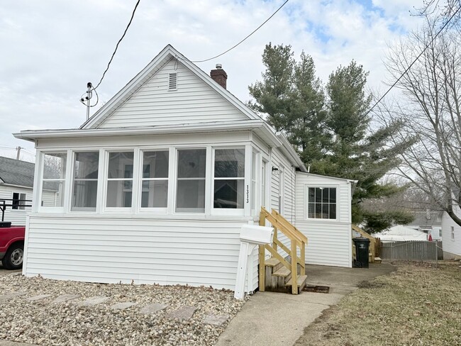 Building Photo - Newly Remodeled 2 BR/1 BA Home!
