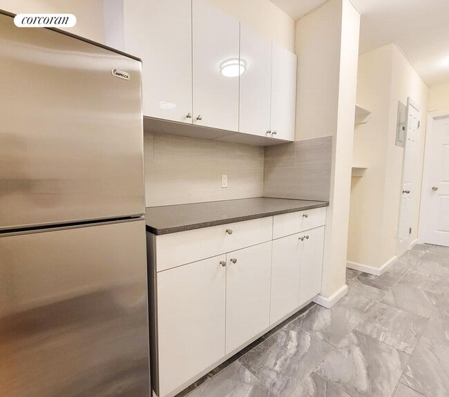 Photo - 239 E 51st St