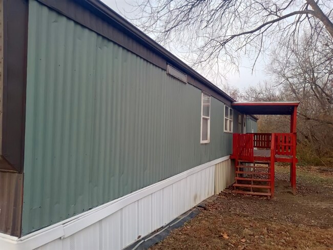 Photo - 777 E Yerby St