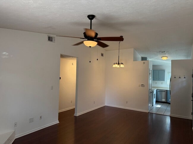 Photo - Renovated Duplex Near HCA & TMH