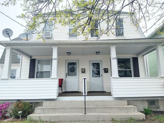 Building Photo - 152 E 3rd St Rental