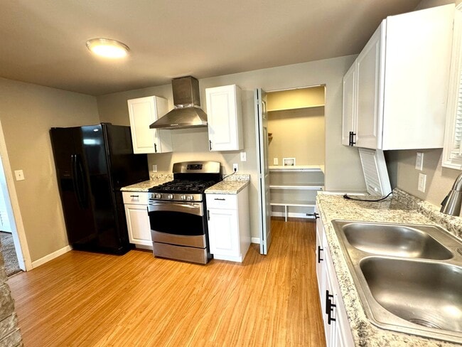 Photo - Spacious 4-Bed, 2-Bath Duplex – Utilities ...