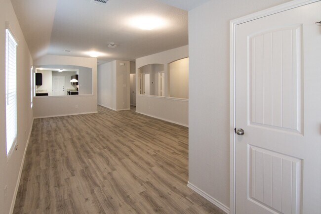 Photo - 910 Dancing Sun Court