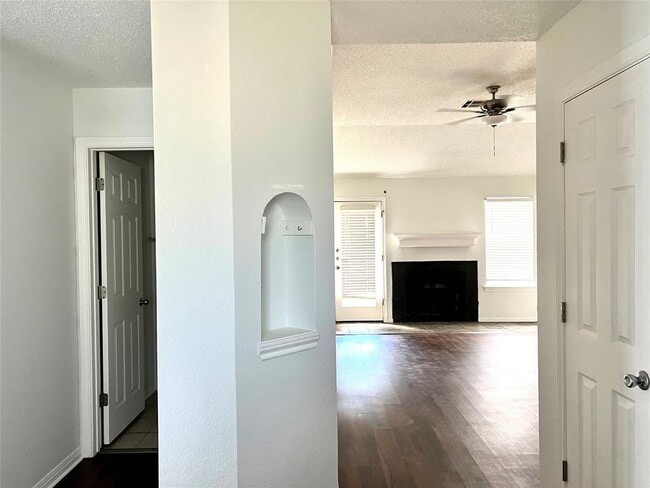 Photo - 107 Hague St