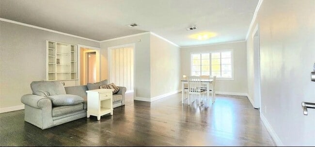 Photo - 6927 Burgess St