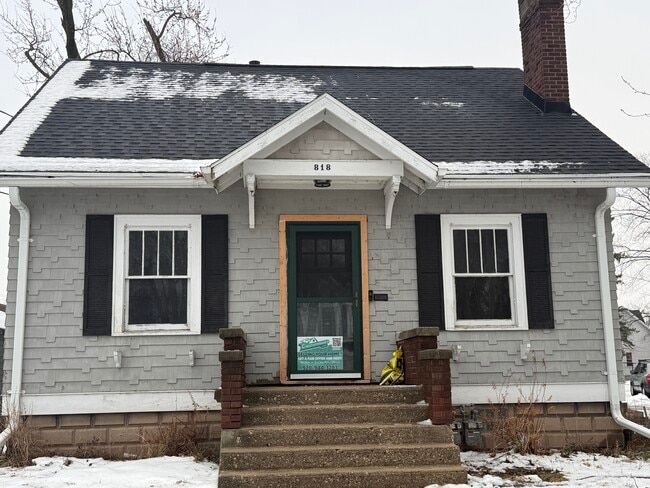Photo - 818 N Van Buren St