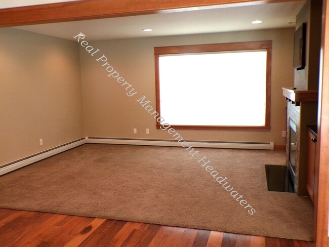 Photo - 5 Bedroom 2-1/2 Bath House for Rent