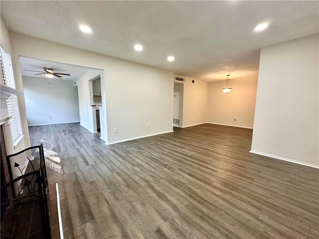 Building Photo - 2301 Huntingdon Chase Rental