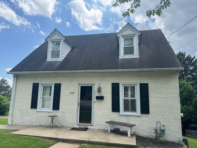 Building Photo - Beautiful Conshohocken 3 Bedroom 1 bath Ca... Rental