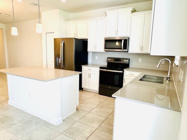 Photo - Townhome For Rent in Storey Lake - 3/2.5 with 2 car garage