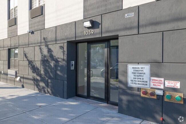 Photo - 1039 E Gun Hill Rd