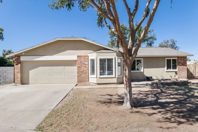 Photo - 1222 N Elm Ct House