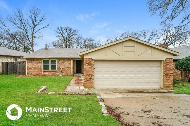 Building Photo - 4820 Crest Dr