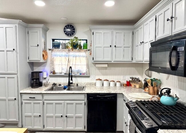 Photo - Stunning Newly Remodeled 3 Bedroom, 2 Bath Home! More Pictures Coming!