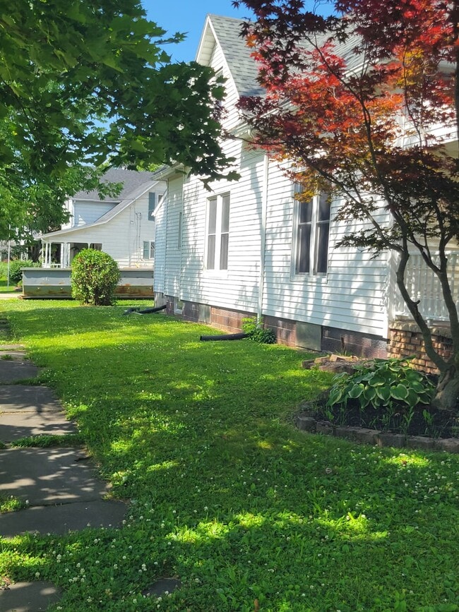 Photo - 423 W Main St