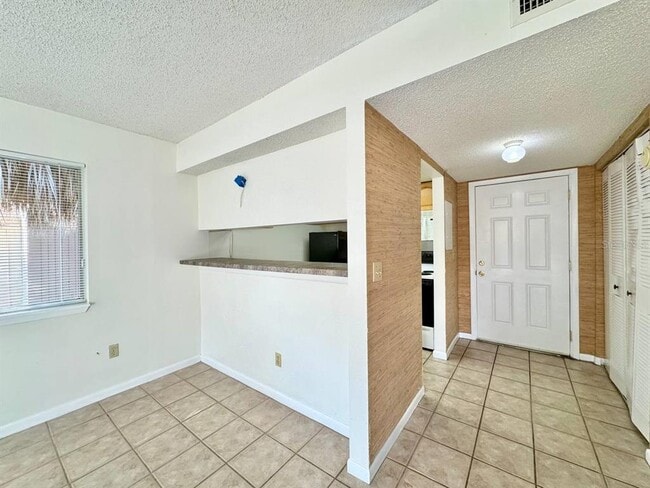 Photo - 6324 Newtown Cir Unit 24B5