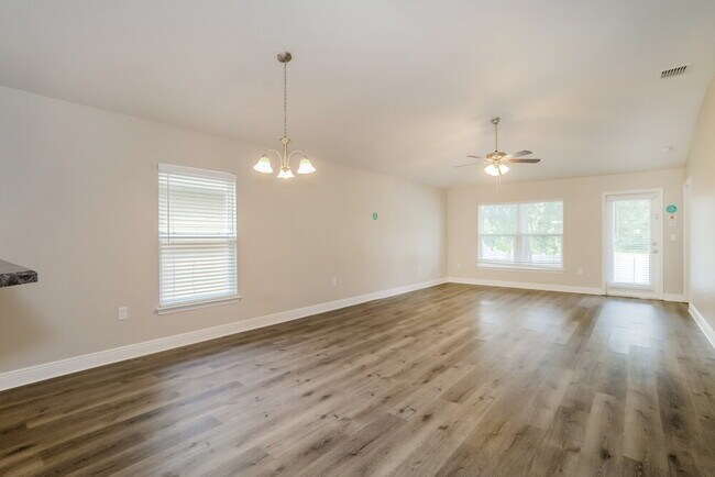 Photo - 1004 Kellogg Dr