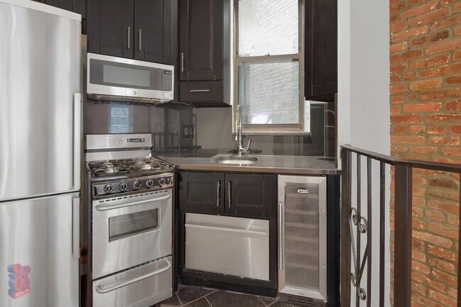 Photo - 250 Mott St Unit 4