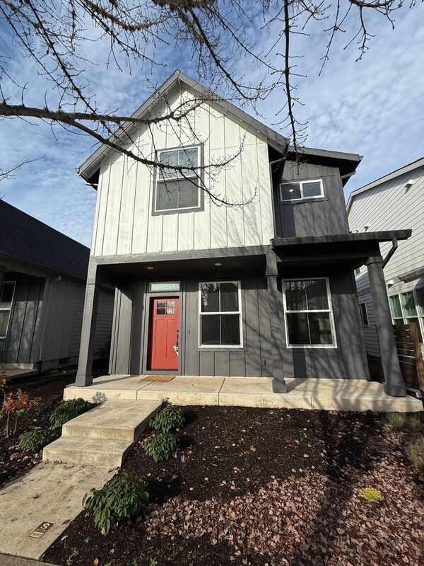 Building Photo - 3837 Village Center Dr SE