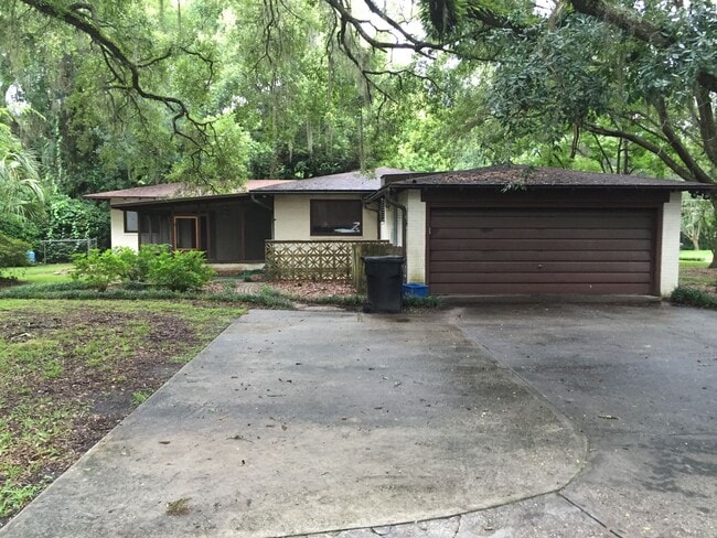 Photo - FALL 2026!!! Walk to the Gator Games from ...