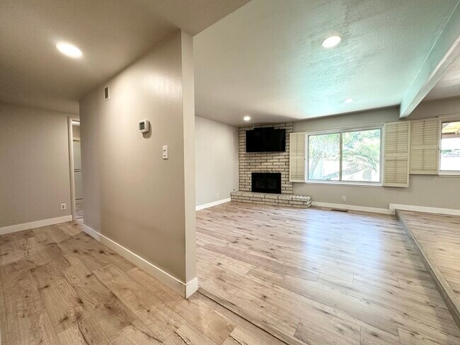 Photo - 5011 Jennings Way