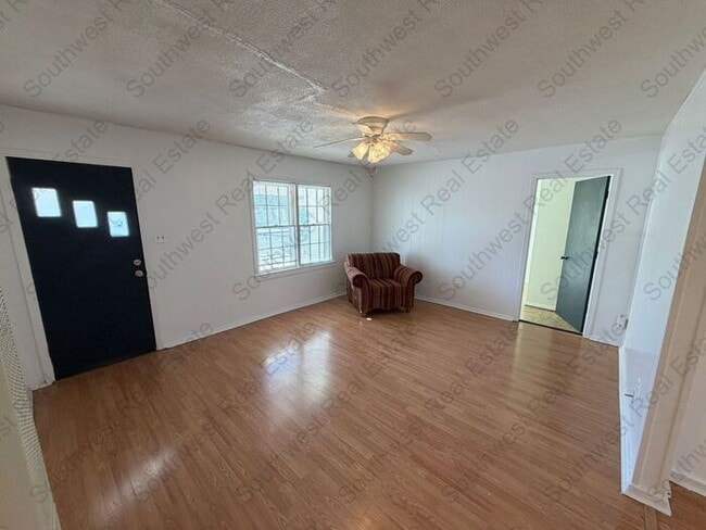 Photo - Spacious 3-bedroom 1 bath home