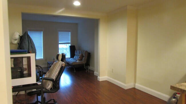 Photo - 66 E King St