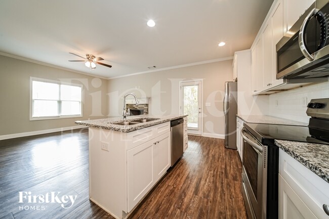 Photo - 8 E Newnan Rd