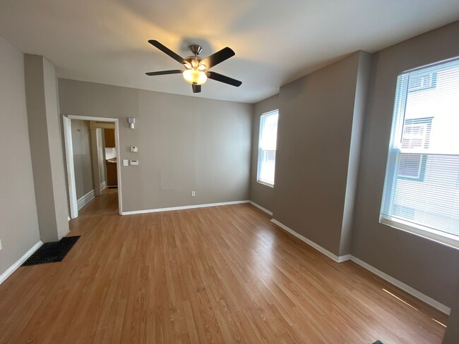 Photo - Hunter Ave 1444-1446 MLR Unit 1444