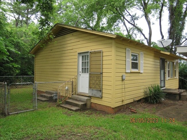Photo - 203 S Ave A