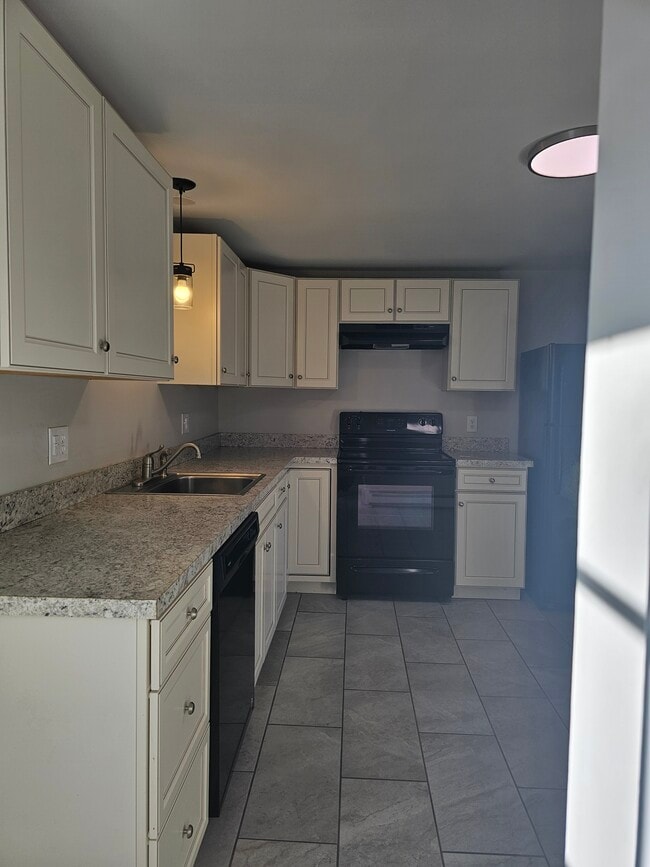 Kitchen - 35 Patty Ln Unit B