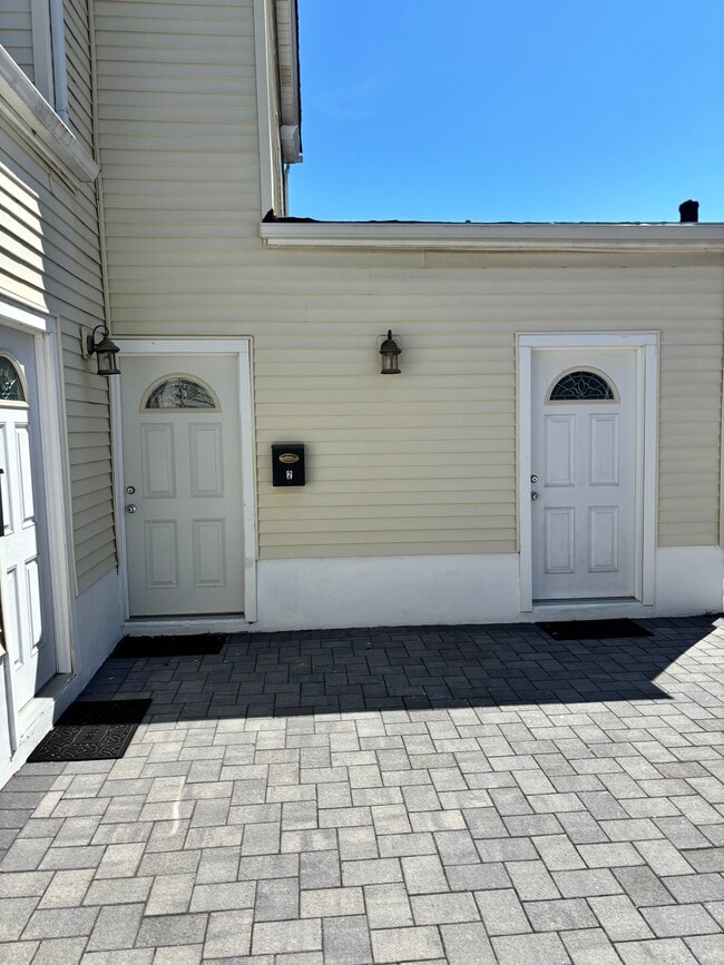 Second Floor Entries - 1004 Heck St Unit 2