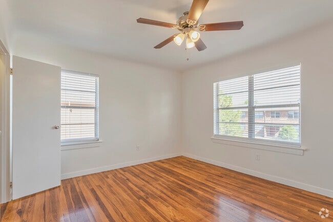 2BR,1BA - 793SF - Bedroom