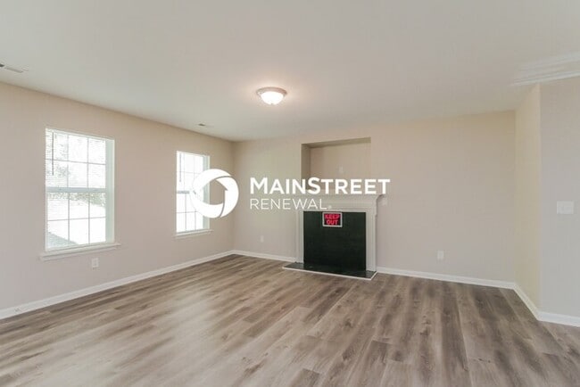 Photo - 3 Bedroom Pet-Friendly Home in Charlotte, NC with Main Street Renewal