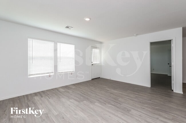 Photo - 5402 Basil Chase