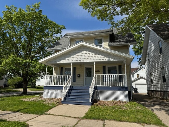 Building Photo - Stunning 3-Bedroom Home with Everything You’ve Been Looking For!