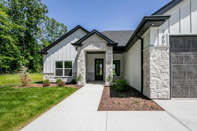 Photo - 700 Sagemoor Dr