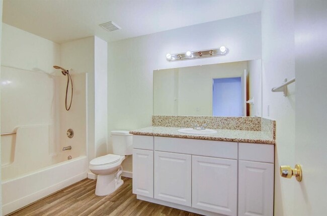 Photo - 3 Bedroom 2 bathroom Duplex in Sacramento