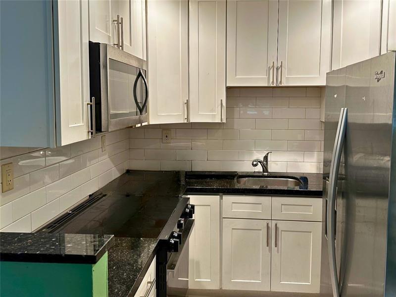 Photo - 530 NE 34th Ct Apartment Unit 1