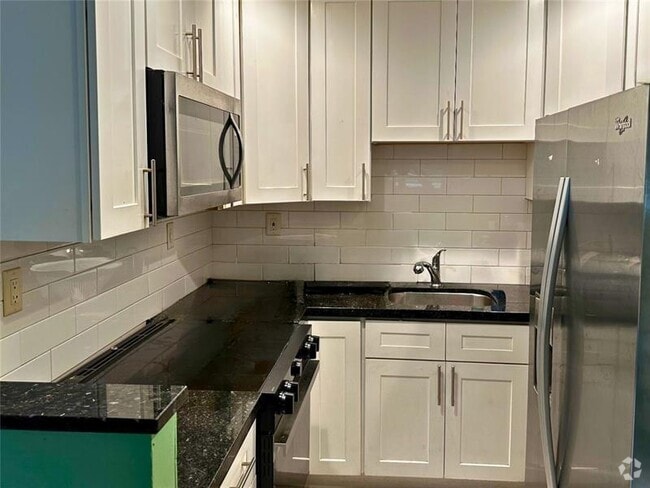 Building Photo - 530 NE 34th Ct Unit 1 Rental