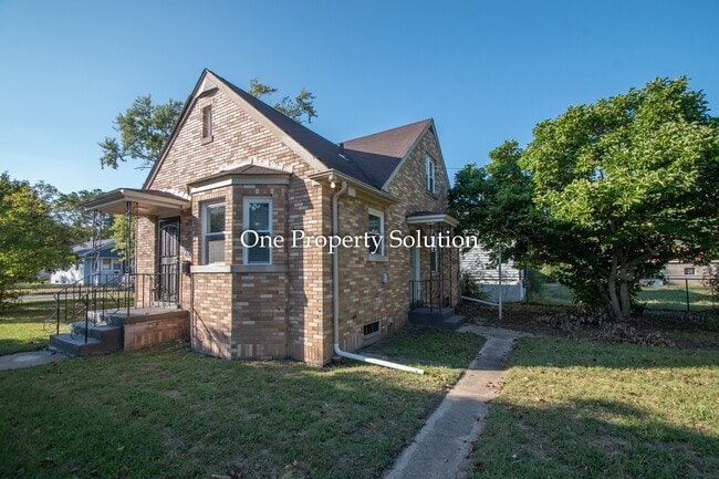 Photo - 700 E 36th Ave