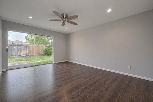Photo - 319 Gentilly Dr